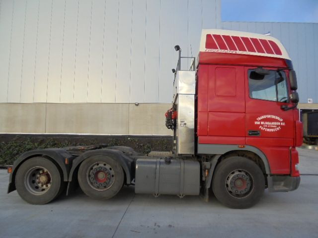 Tractor unit DAF XF 105 SUPER-SPACE 460 6X2: picture 4