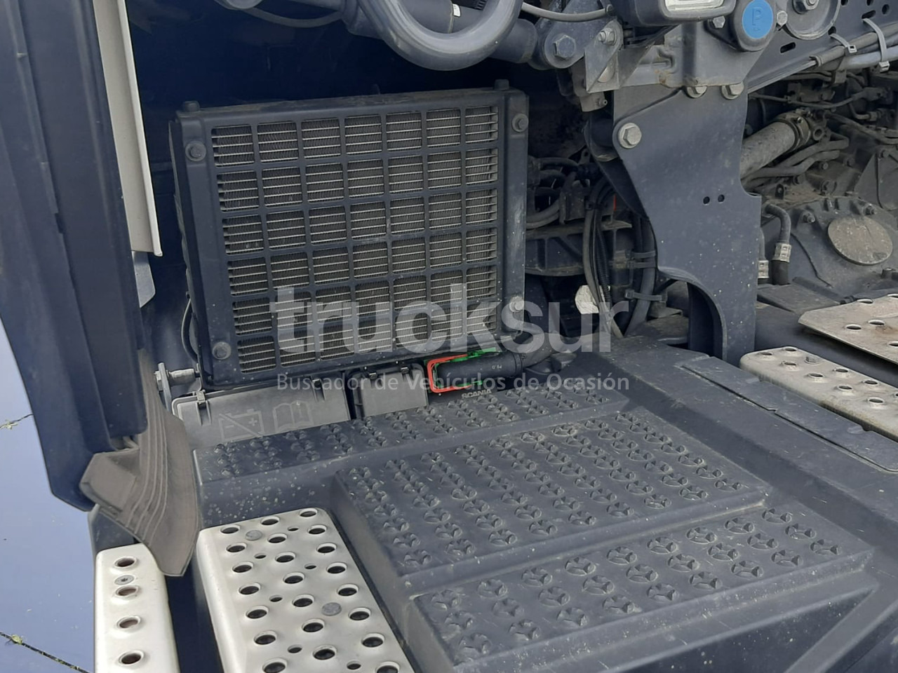 Tractor unit SCANIA R450: picture 8