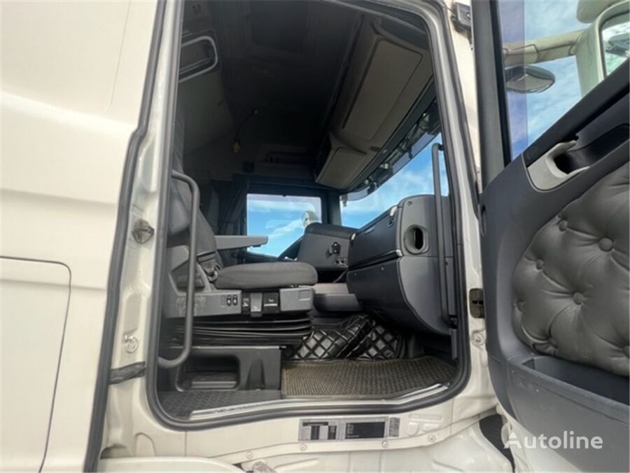 Tractor unit Scania R560: picture 11