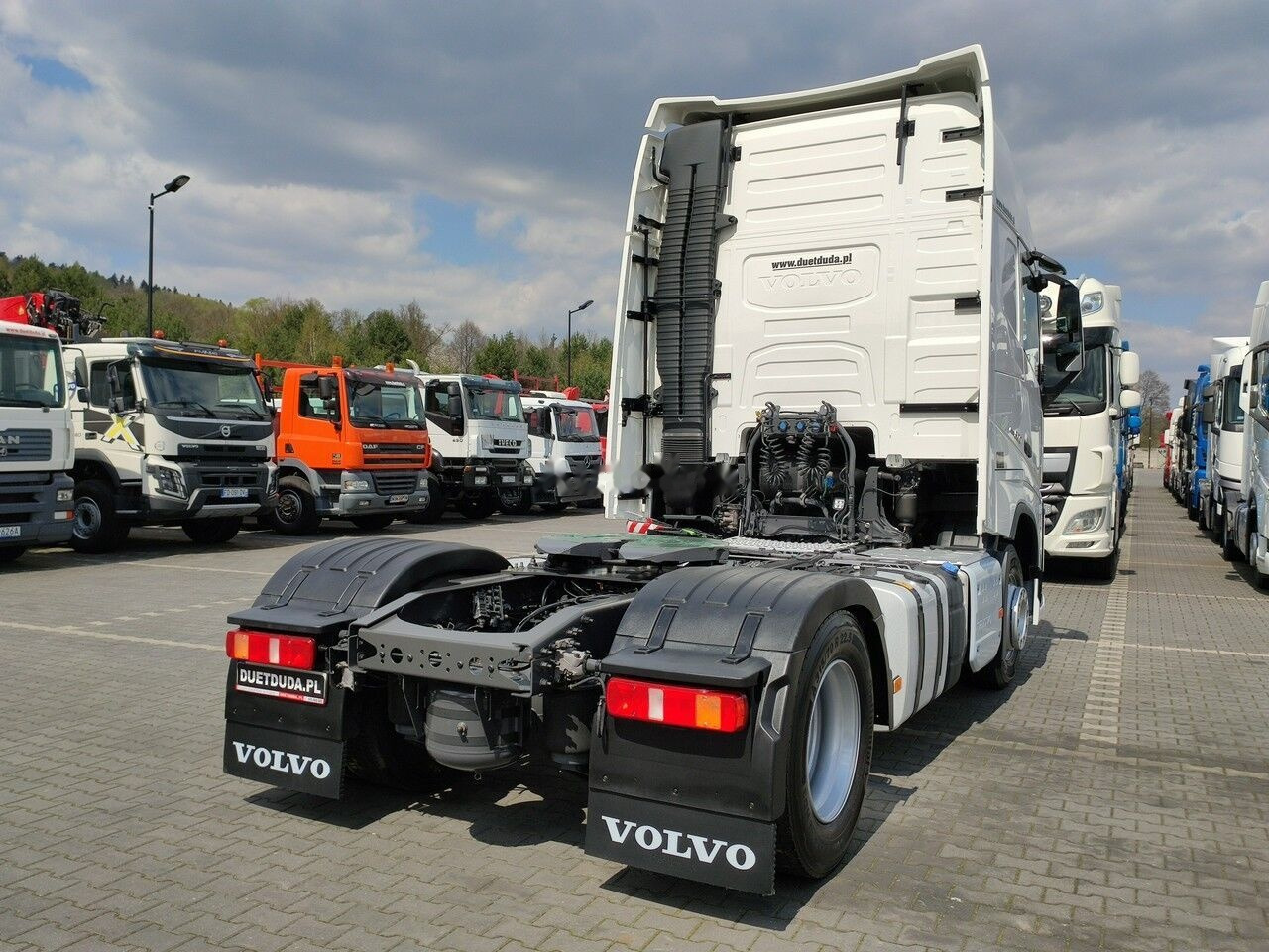 Tractor unit Volvo FH4 500: picture 13
