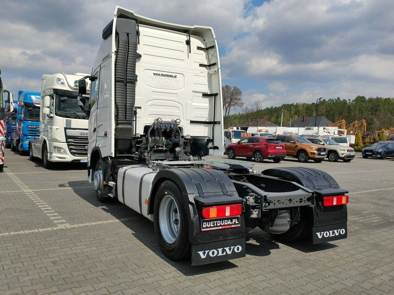 Tractor unit Volvo FH4 500: picture 10