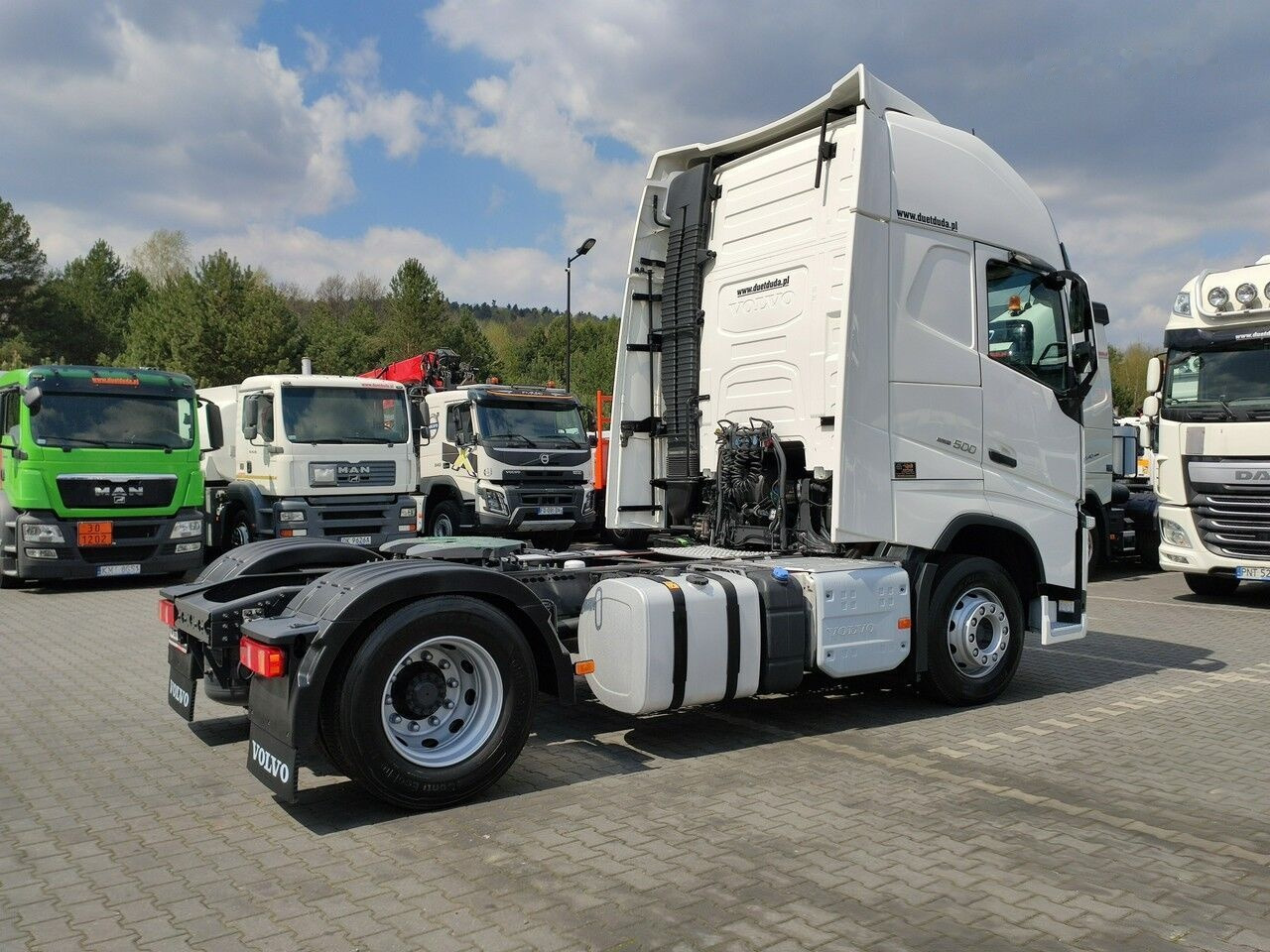 Tractor unit Volvo FH4 500: picture 16