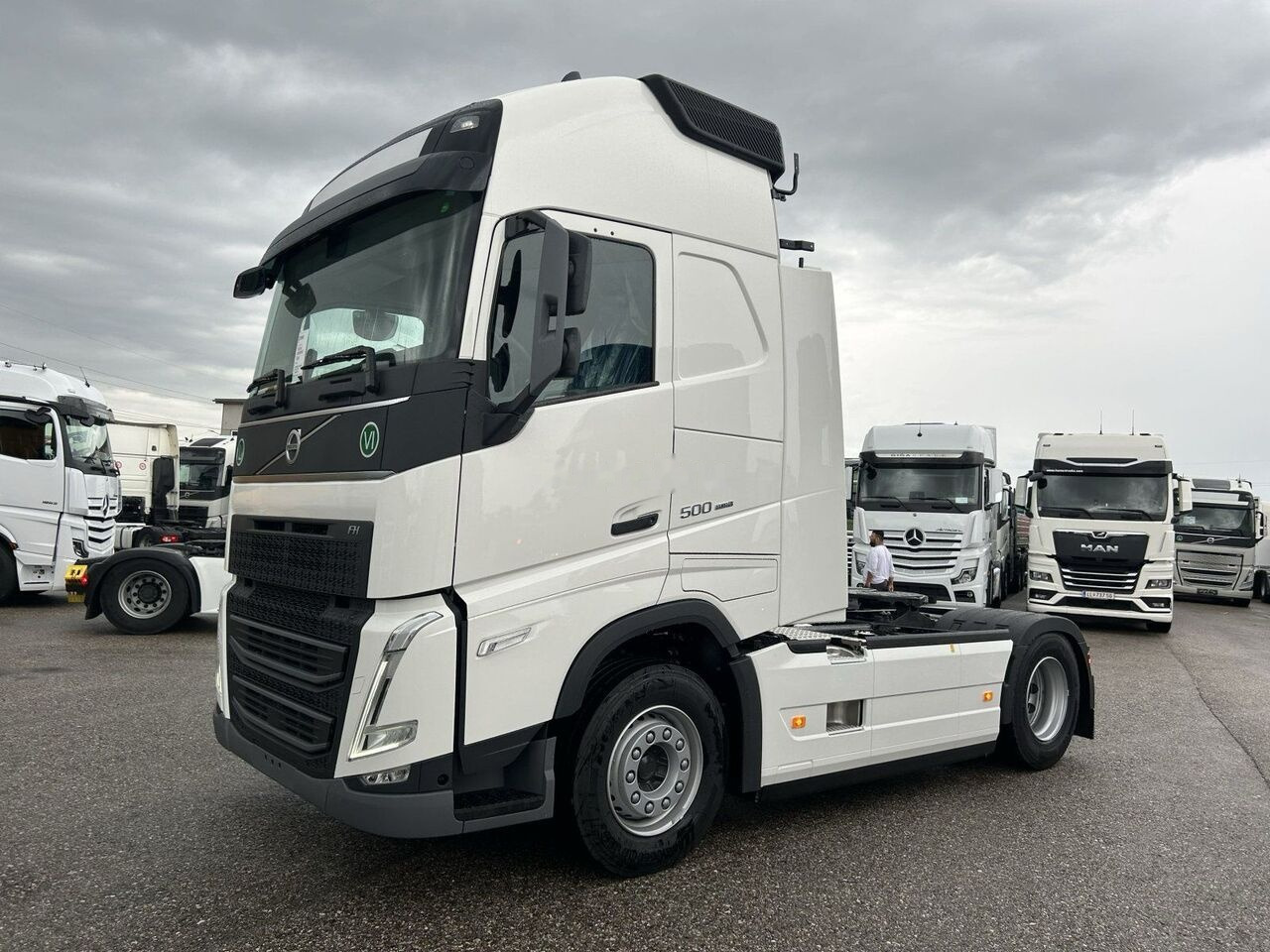 New Tractor unit Volvo FH 13.500 4x2 Globetrotter: picture 2