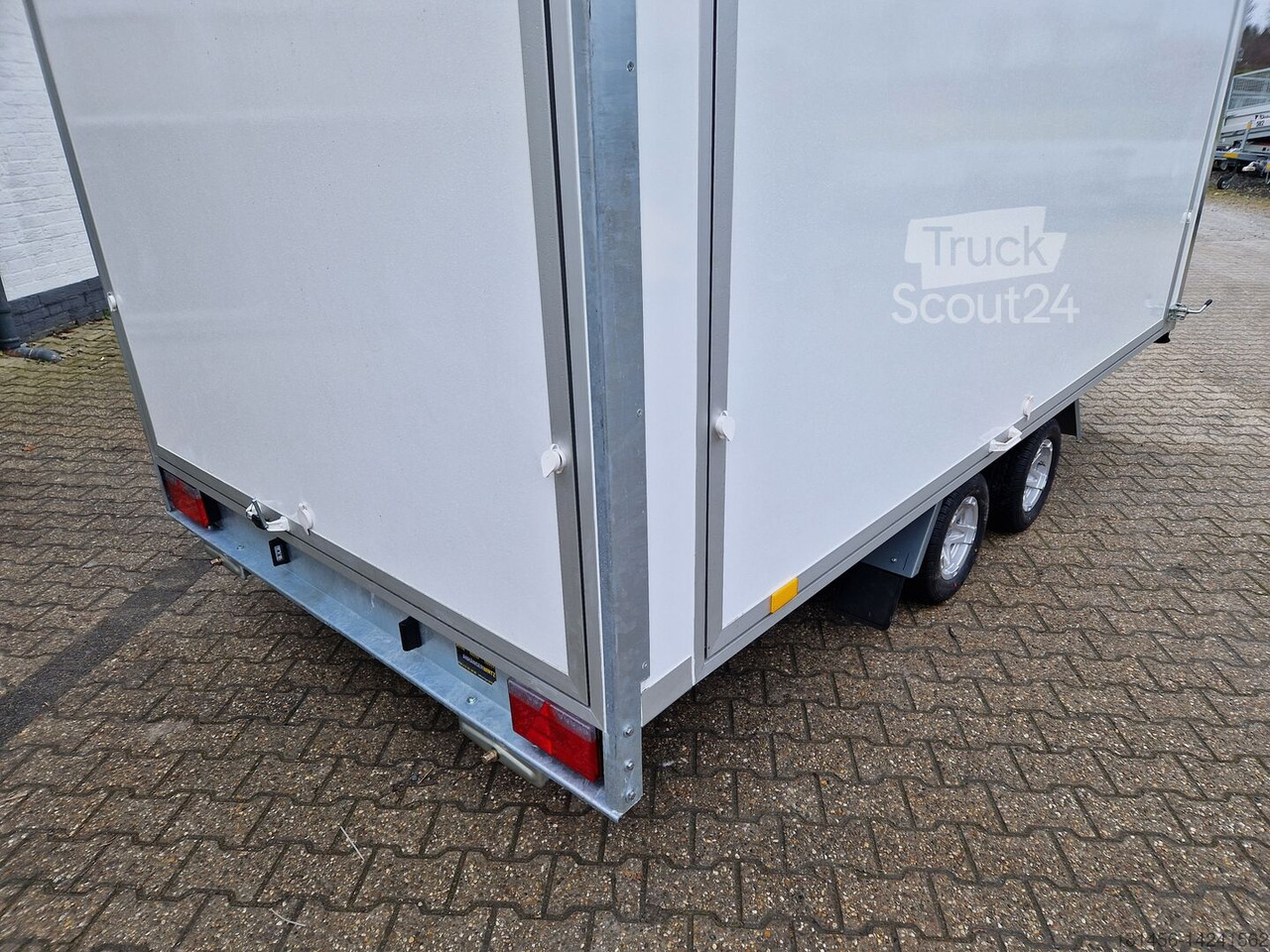 New Vending trailer Blyss Messe Eventtrailer aerodynamische front 2 Klappen Bodentief: picture 10