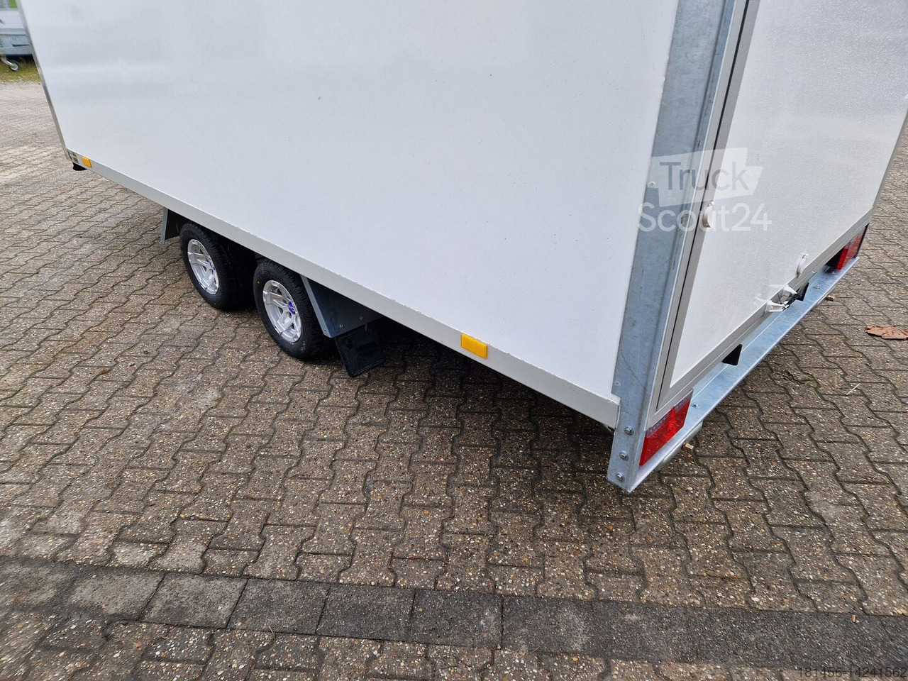 New Vending trailer Blyss Messe Eventtrailer aerodynamische front 2 Klappen Bodentief: picture 11