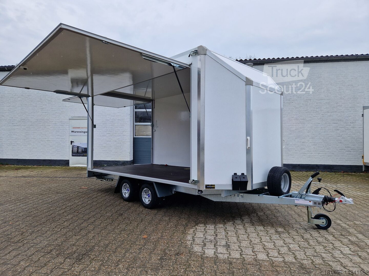 New Vending trailer Blyss Messe Eventtrailer aerodynamische front 2 Klappen Bodentief: picture 13