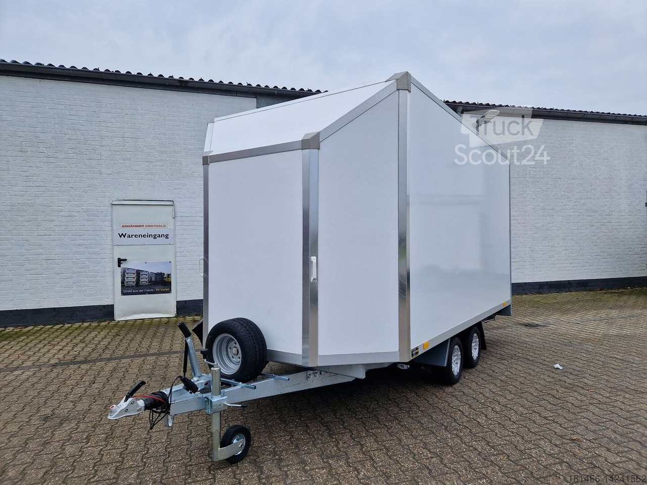 New Vending trailer Blyss Messe Eventtrailer aerodynamische front 2 Klappen Bodentief: picture 12