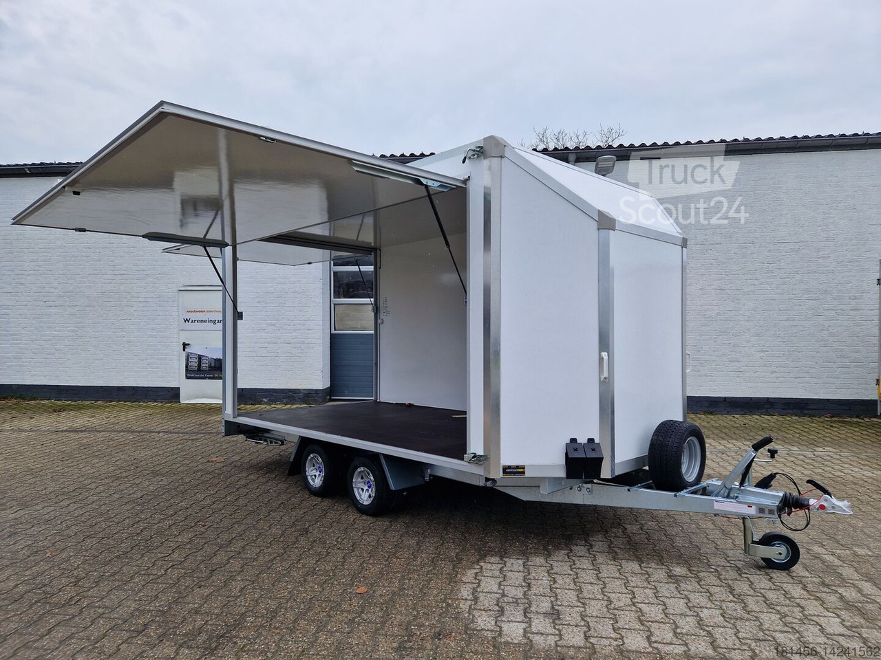 New Vending trailer Blyss Messe Eventtrailer aerodynamische front 2 Klappen Bodentief: picture 6