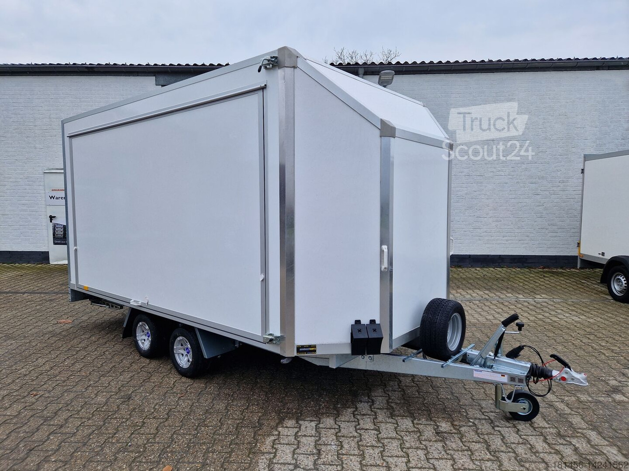 New Vending trailer Blyss Messe Eventtrailer aerodynamische front 2 Klappen Bodentief: picture 7