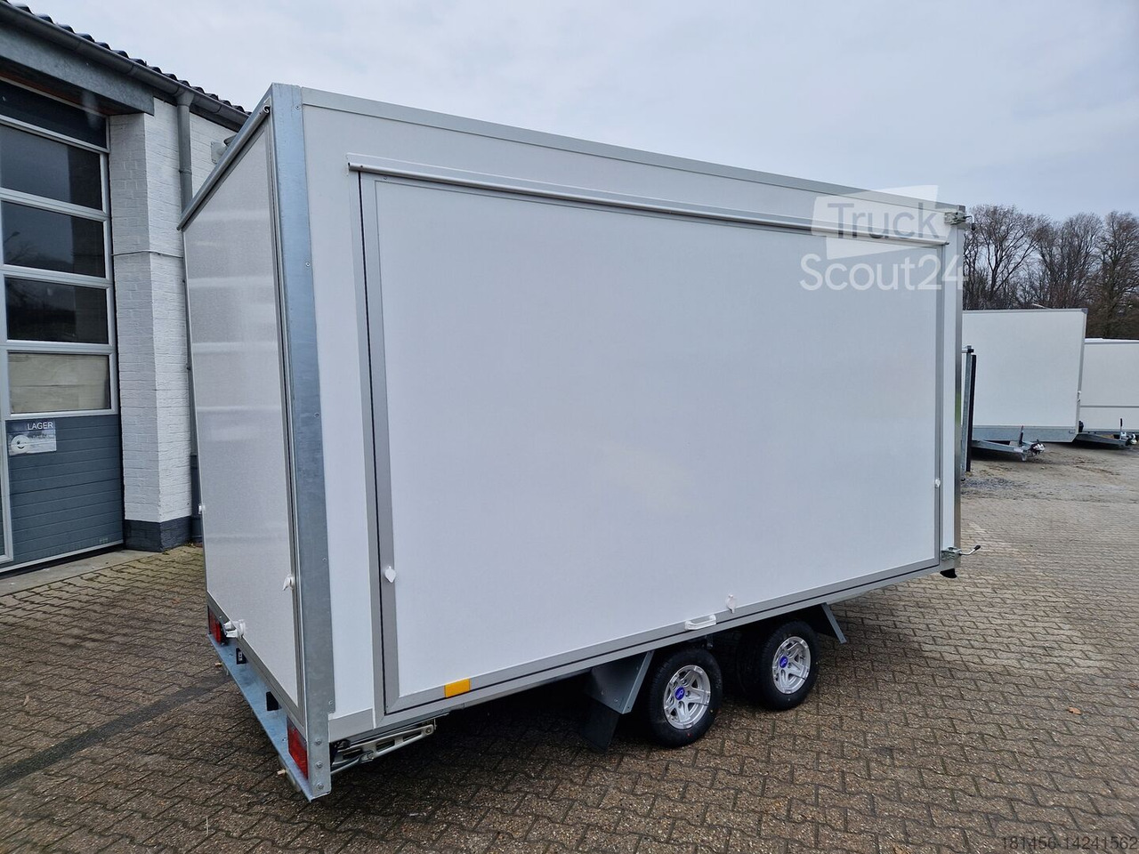 New Vending trailer Blyss Messe Eventtrailer aerodynamische front 2 Klappen Bodentief: picture 9