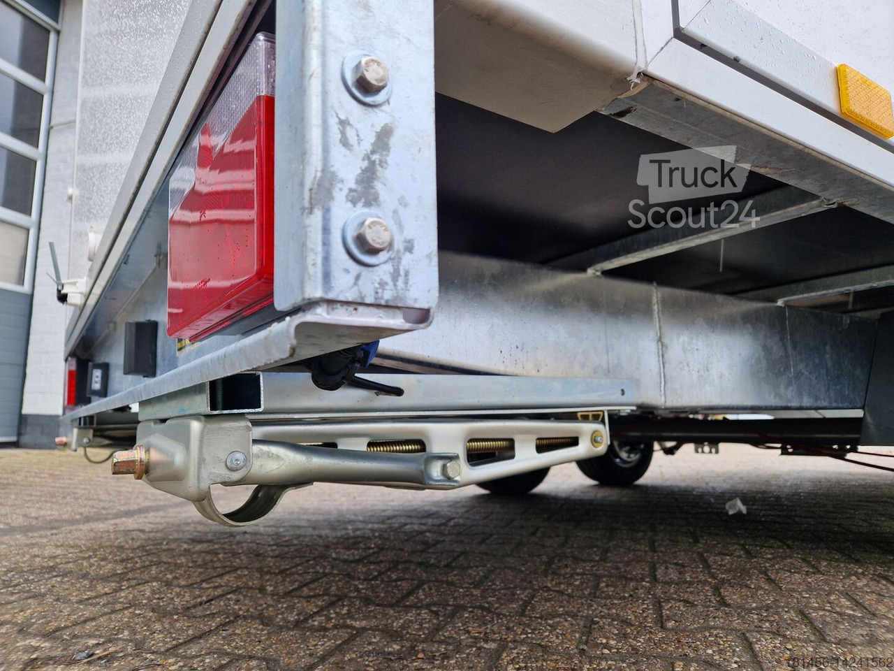 New Vending trailer Blyss Messe Eventtrailer aerodynamische front 2 Klappen Bodentief: picture 8