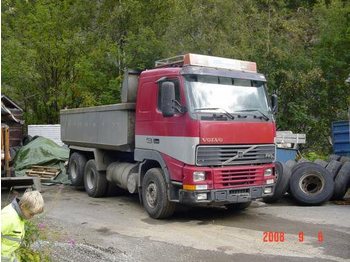 VOLVO  - Curtainsider truck
