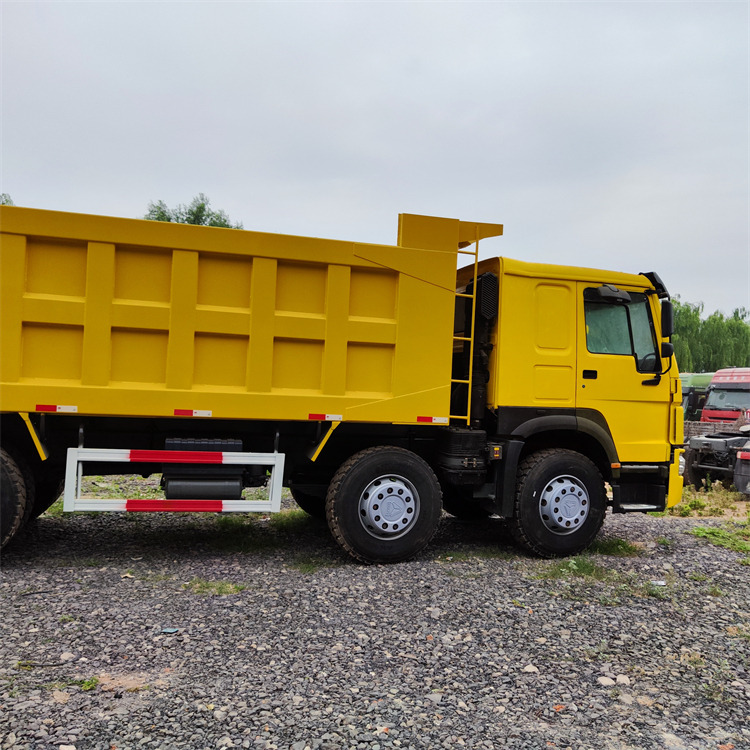 Tipper HOWO HOWO 8x4 371-Yellow Tipper: picture 4