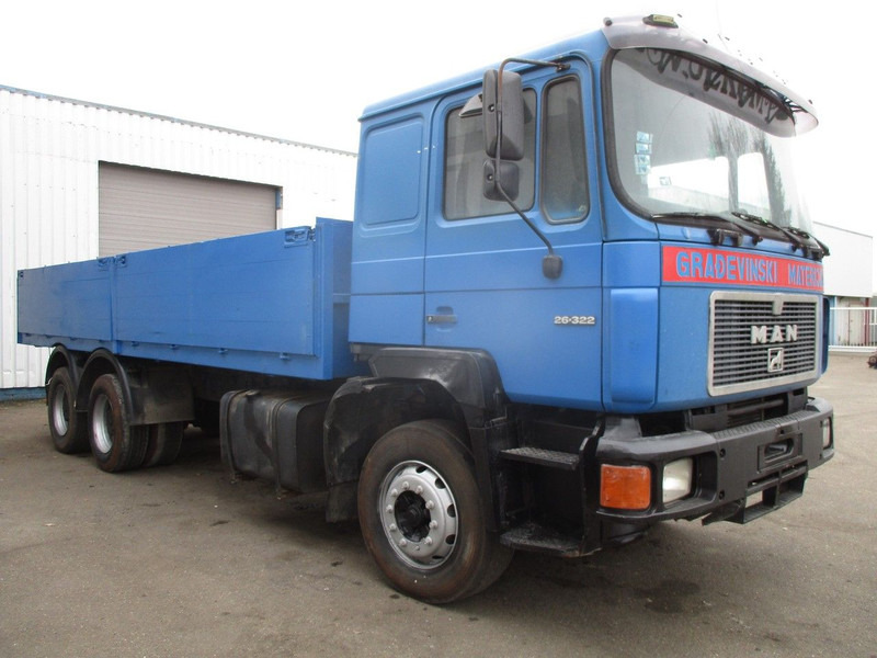 Dropside/ Flatbed truck MAN 26.322 , Manual , 6x4 , Spring suspension: picture 4
