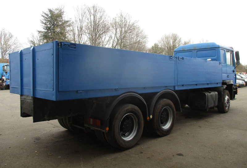 Dropside/ Flatbed truck MAN 26.322 , Manual , 6x4 , Spring suspension: picture 3