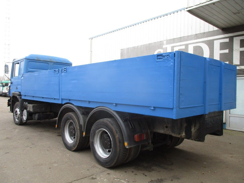 Dropside/ Flatbed truck MAN 26.322 , Manual , 6x4 , Spring suspension: picture 5