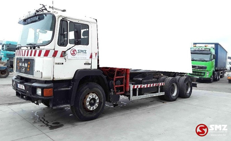 Cab chassis truck MAN 27.422 6x4: picture 7
