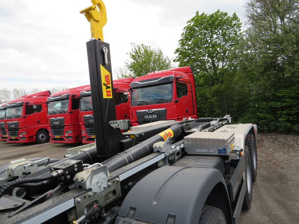 New Hook lift truck MAN TGS 41.520 8x4 BB CH HYVA Abroller: picture 17