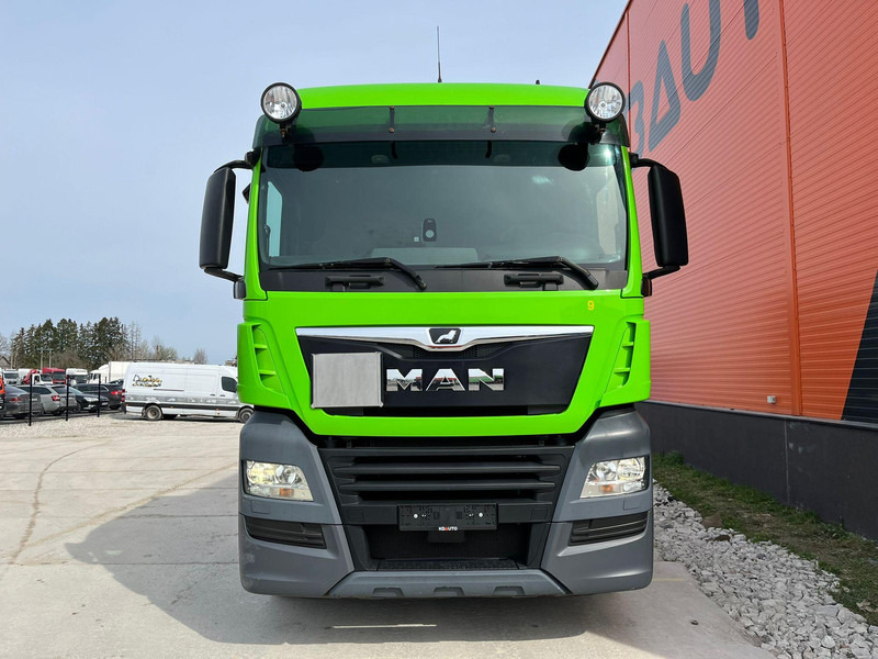 Container transporter/ Swap body truck MAN TGX 26.500 6x2 ADR: picture 4