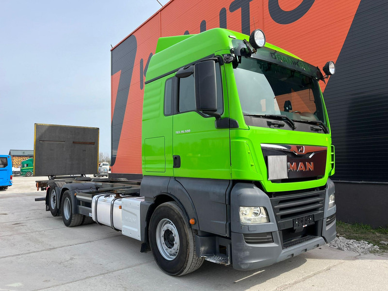 Container transporter/ Swap body truck MAN TGX 26.500 6x2 ADR: picture 5