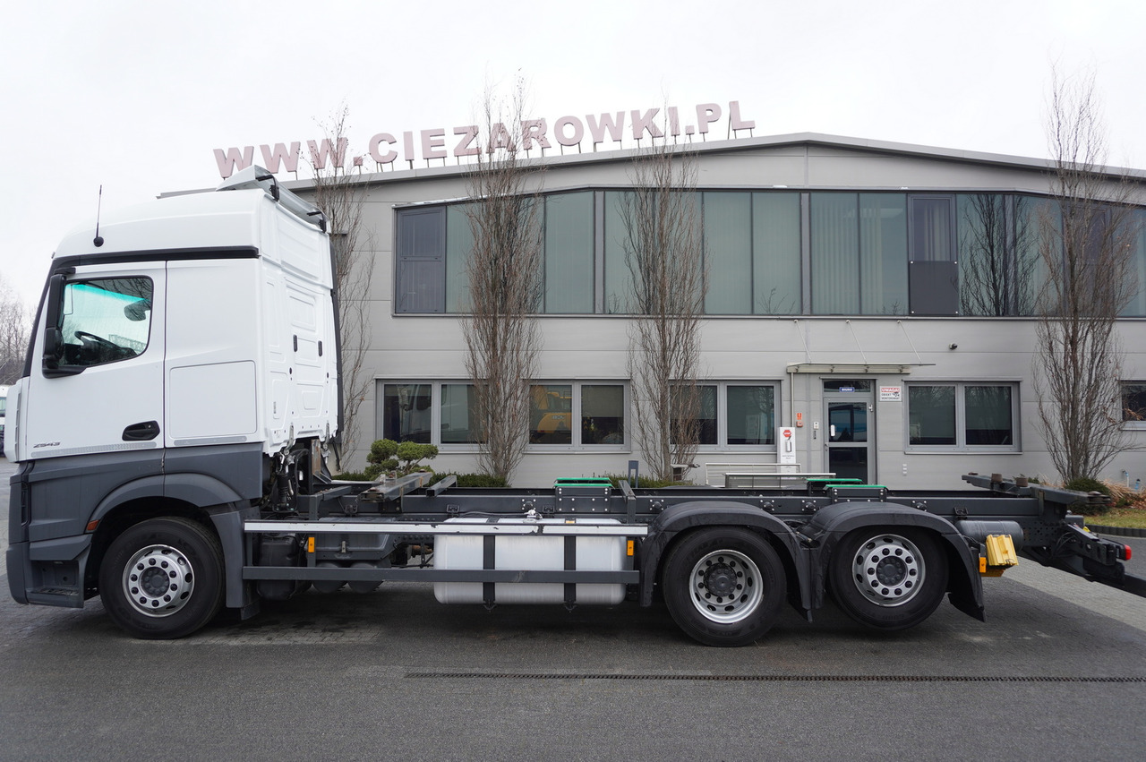Cab chassis truck MERCEDES-BENZ Actros 2543 BDF 6×2 Standard: picture 18