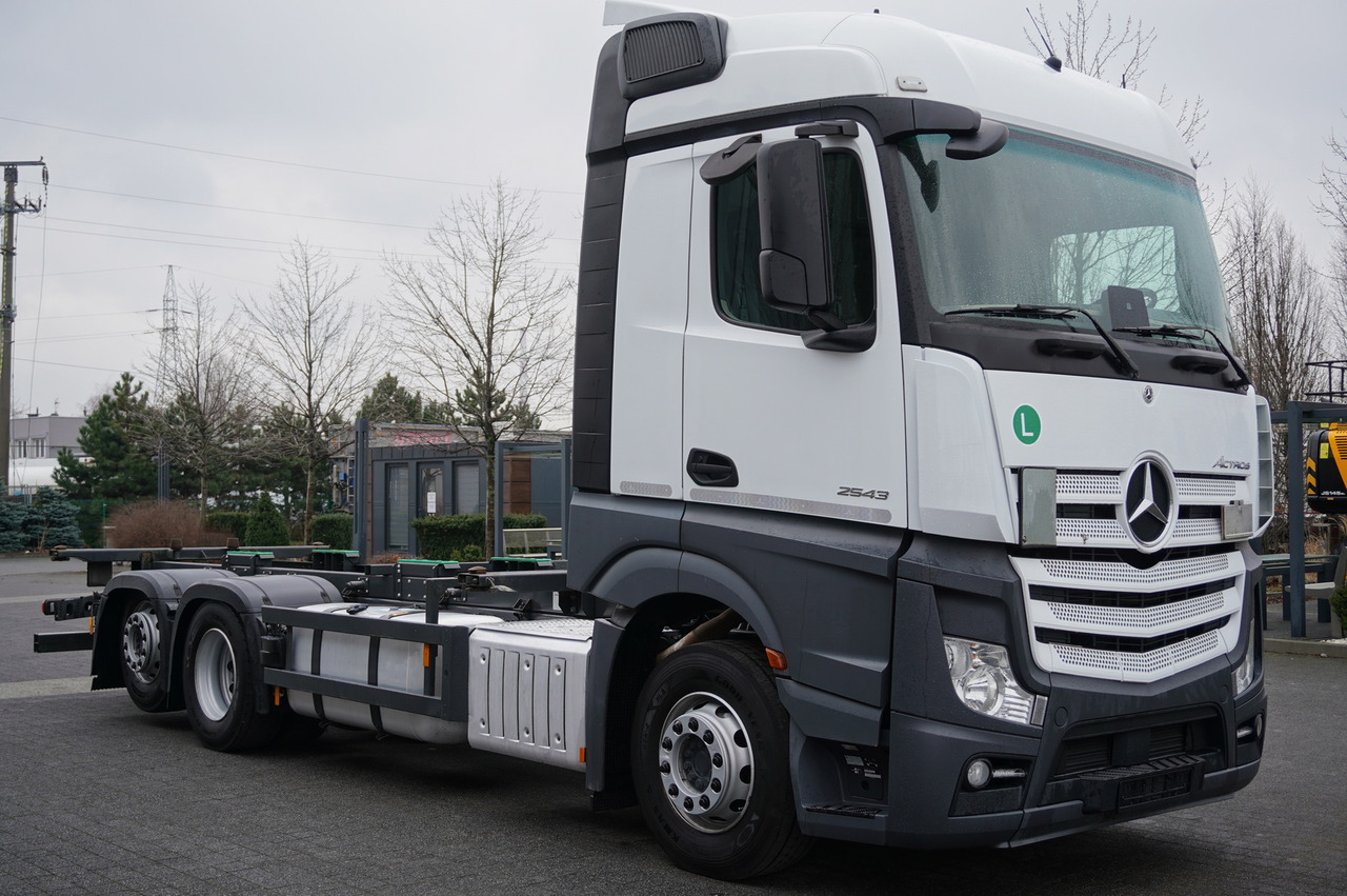 Cab chassis truck MERCEDES-BENZ Actros 2543 BDF 6×2 Standard: picture 2