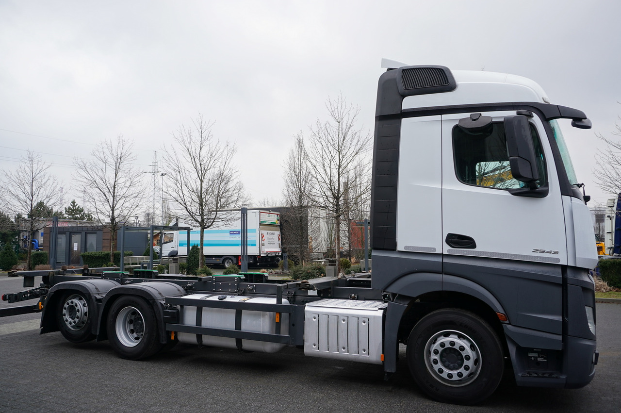 Cab chassis truck MERCEDES-BENZ Actros 2543 BDF 6×2 Standard: picture 3