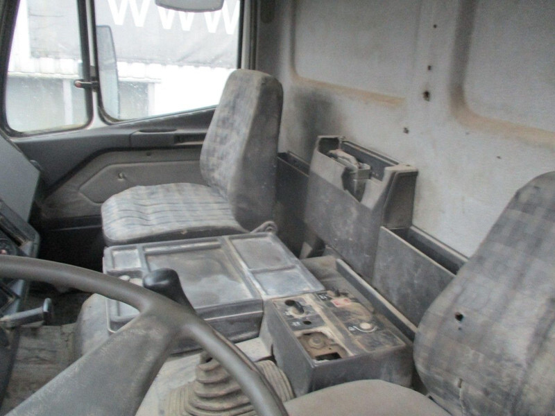 Cab chassis truck Mercedes-Benz 2426 , V8 , 6x4 , Manual , Spring Suspension: picture 10