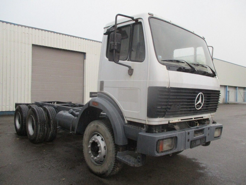 Cab chassis truck Mercedes-Benz 2426 , V8 , 6x4 , Manual , Spring Suspension: picture 4