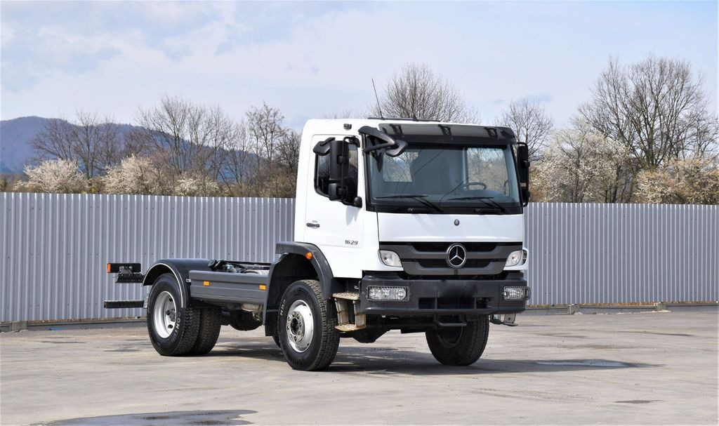 Dropside/ Flatbed truck Mercedes-Benz ATEGO 1629 * Fahrgestell 4,30m / 4x4: picture 2