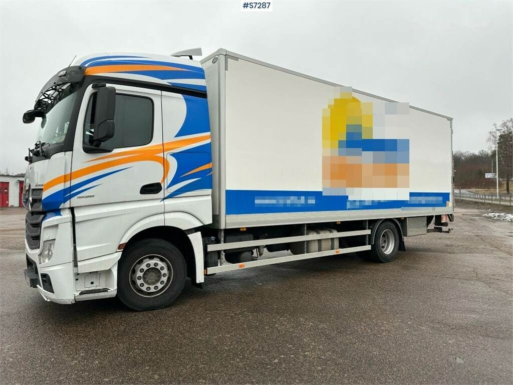 Box truck Mercedes-Benz Actros 1836: picture 2