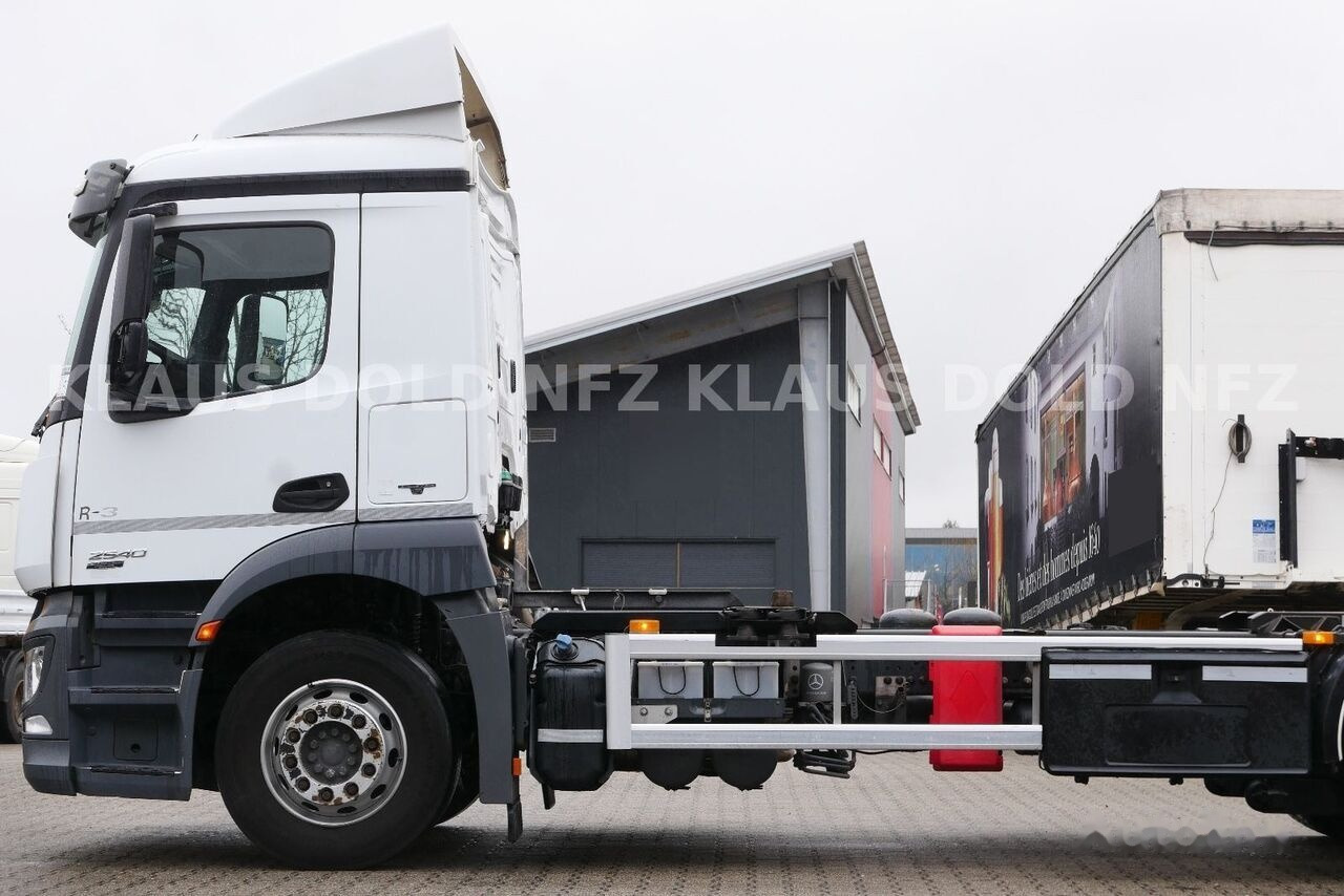 Lease a Mercedes-Benz Actros 2540 6x2 BDF Container truck + tail lift Mercedes-Benz Actros 2540 6x2 BDF Container truck + tail lift: picture 11
