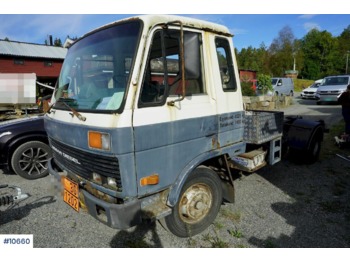 Cab chassis truck Nissan Diesel: picture 1