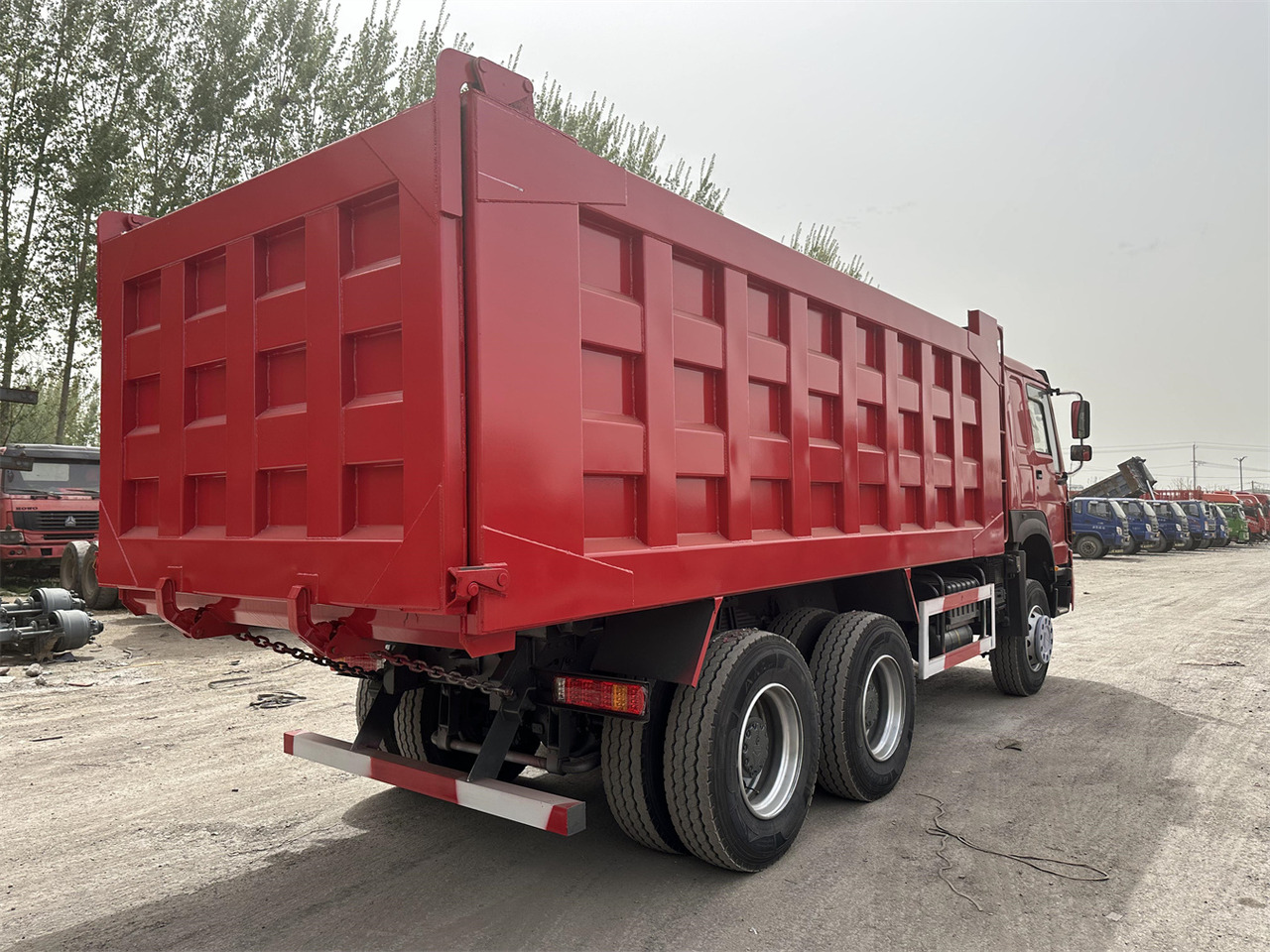 Tipper for transportation of silos SINOTRUK Howo Dump truck 371: picture 4