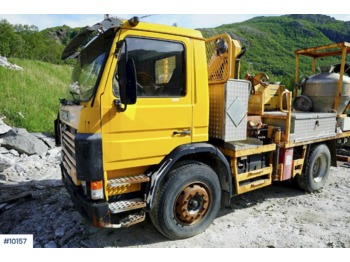 Crane truck, Municipal/ Special vehicle Scania 82: picture 1