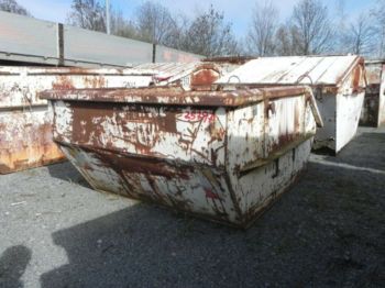 Skip loader truck