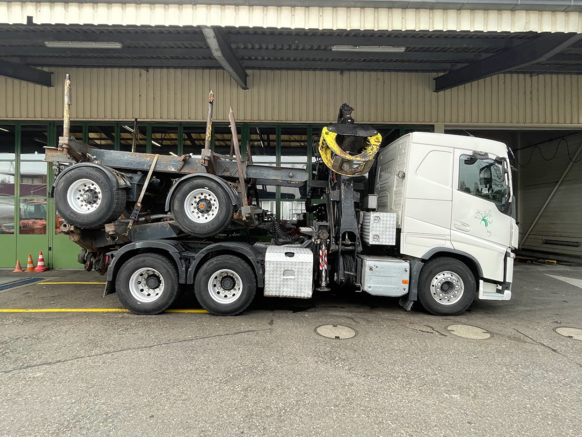 Timber truck, Crane truck VOLVO FH-500 6x4T mit Anhänger: picture 12