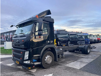 Cab chassis truck VOLVO FM 330