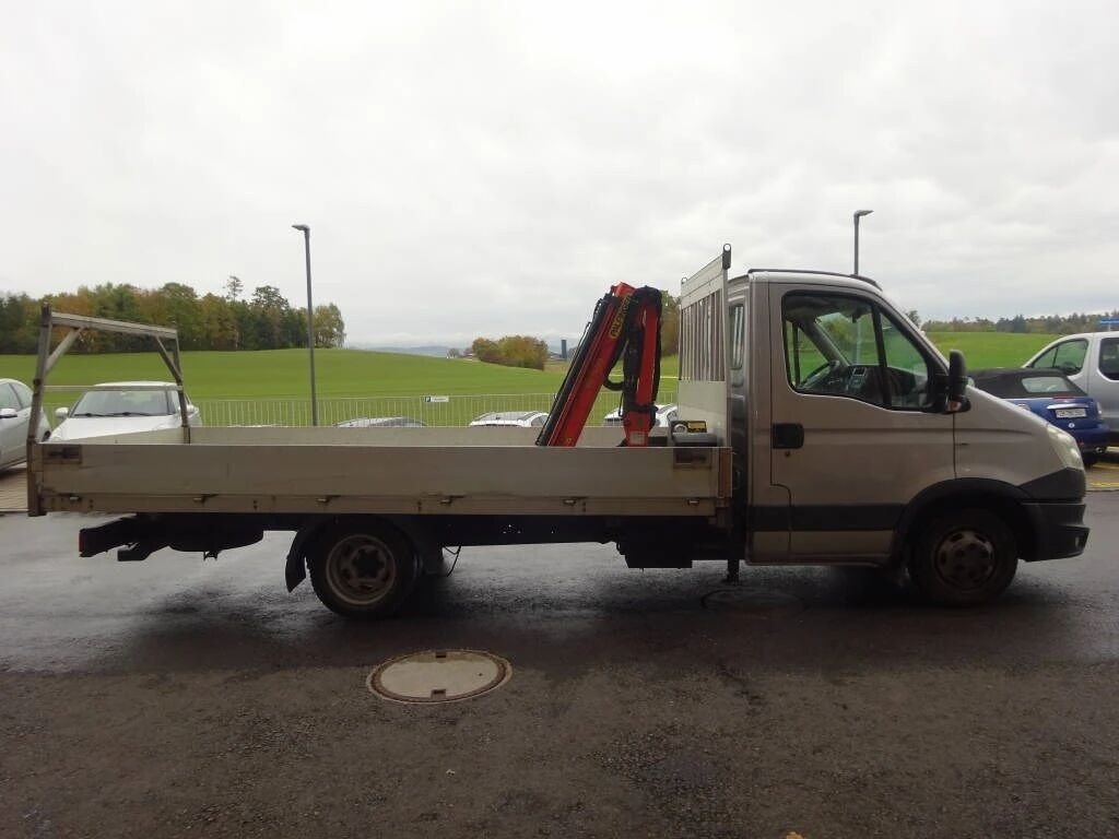 Lease a IVECO Daily 35C21 Flatbed + crane IVECO Daily 35C21 Flatbed + crane: picture 4