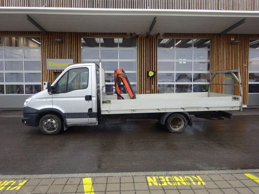 Lease a IVECO Daily 35C21 Flatbed + crane IVECO Daily 35C21 Flatbed + crane: picture 2