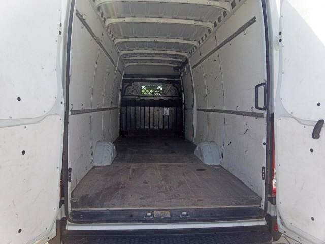 Lease a IVECO Daily 35S16V IVECO Daily 35S16V: picture 9
