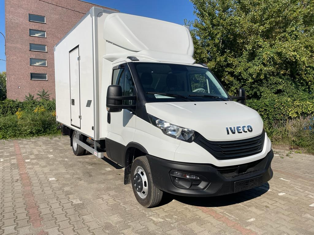 Lease a Iveco Daily 50C18HZ Container mit 8 Paletten und einem 750-kg-Aufzug Iveco Daily 50C18HZ Container mit 8 Paletten und einem 750-kg-Aufzug: picture 1