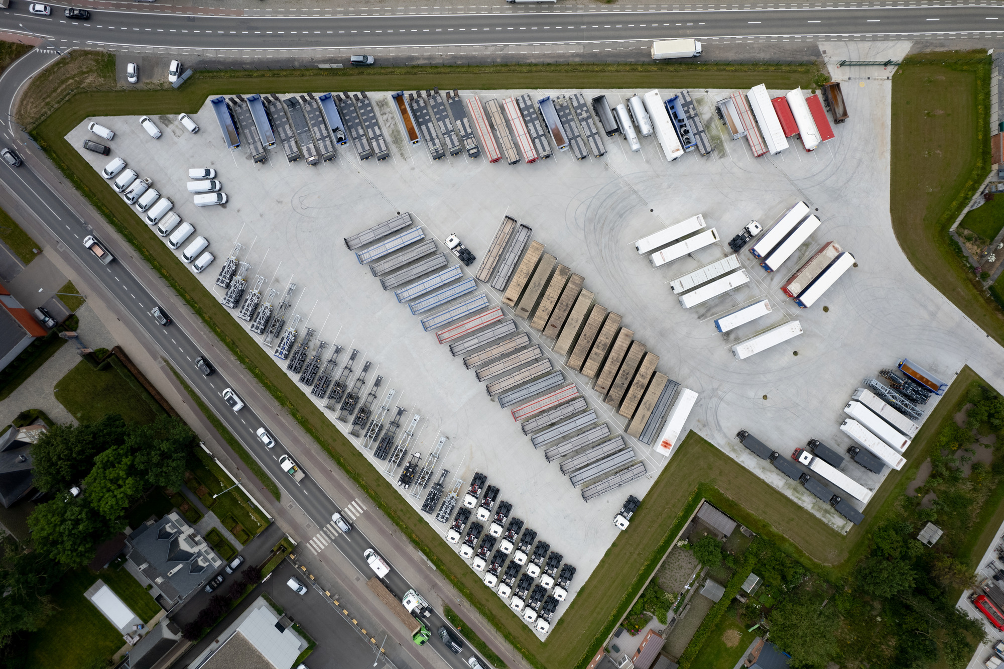 TheTruckCompany - Tractor units IVECO - 4x2, gearbox: automatic undefined: picture 1