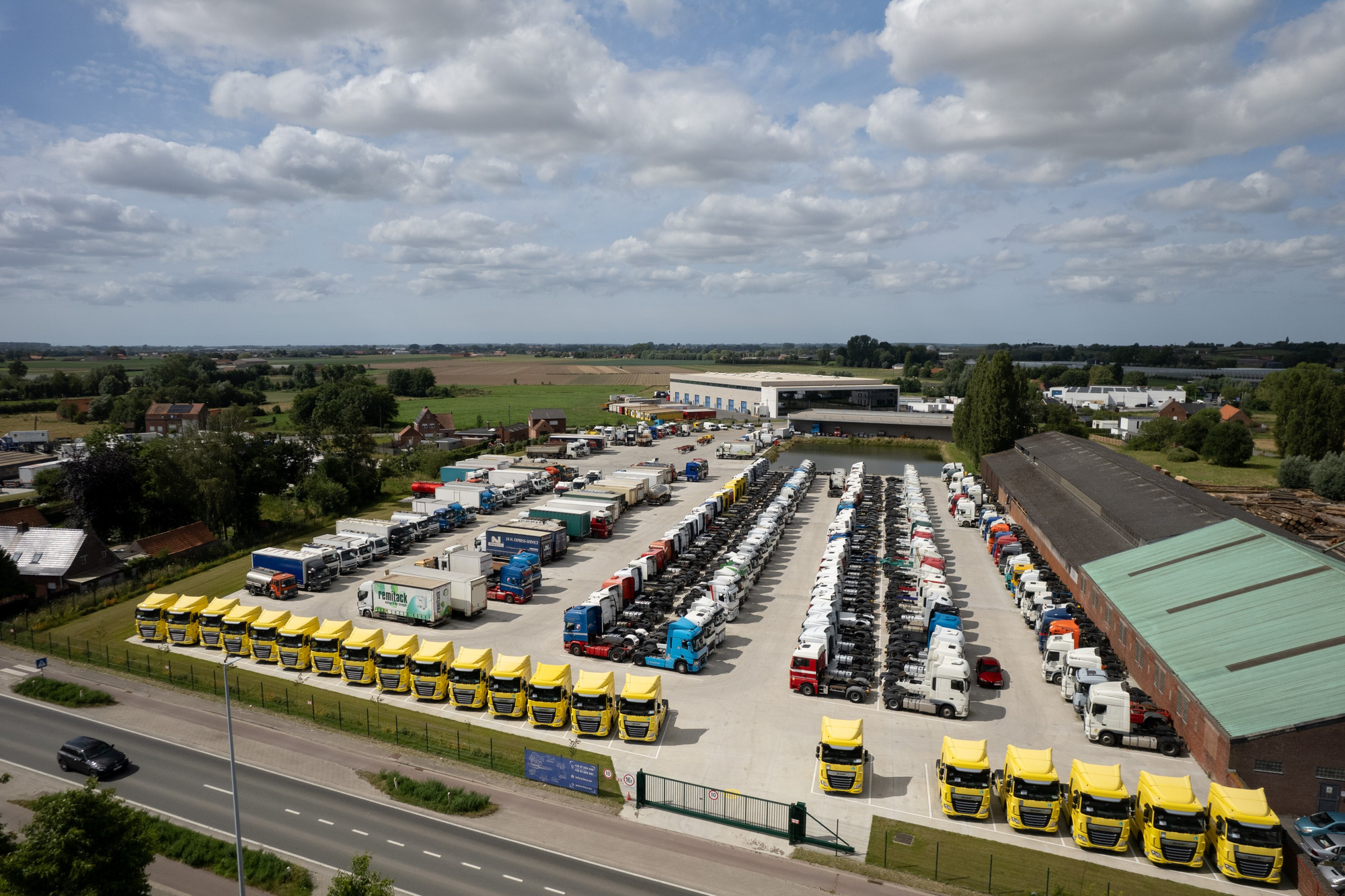 TheTruckCompany - Tractor units IVECO - 4x2, gearbox: automatic undefined: picture 2