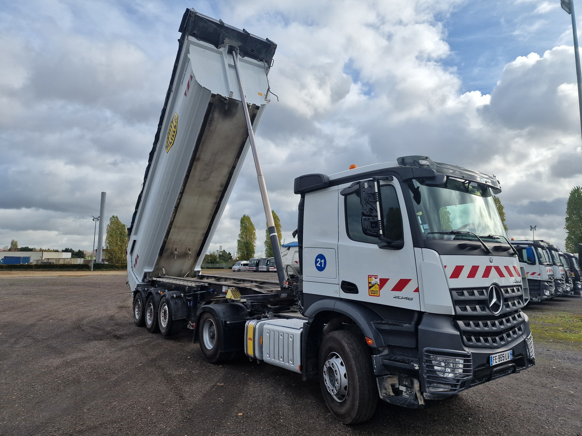 NV TRADING - vehicles for sale undefined: picture 3