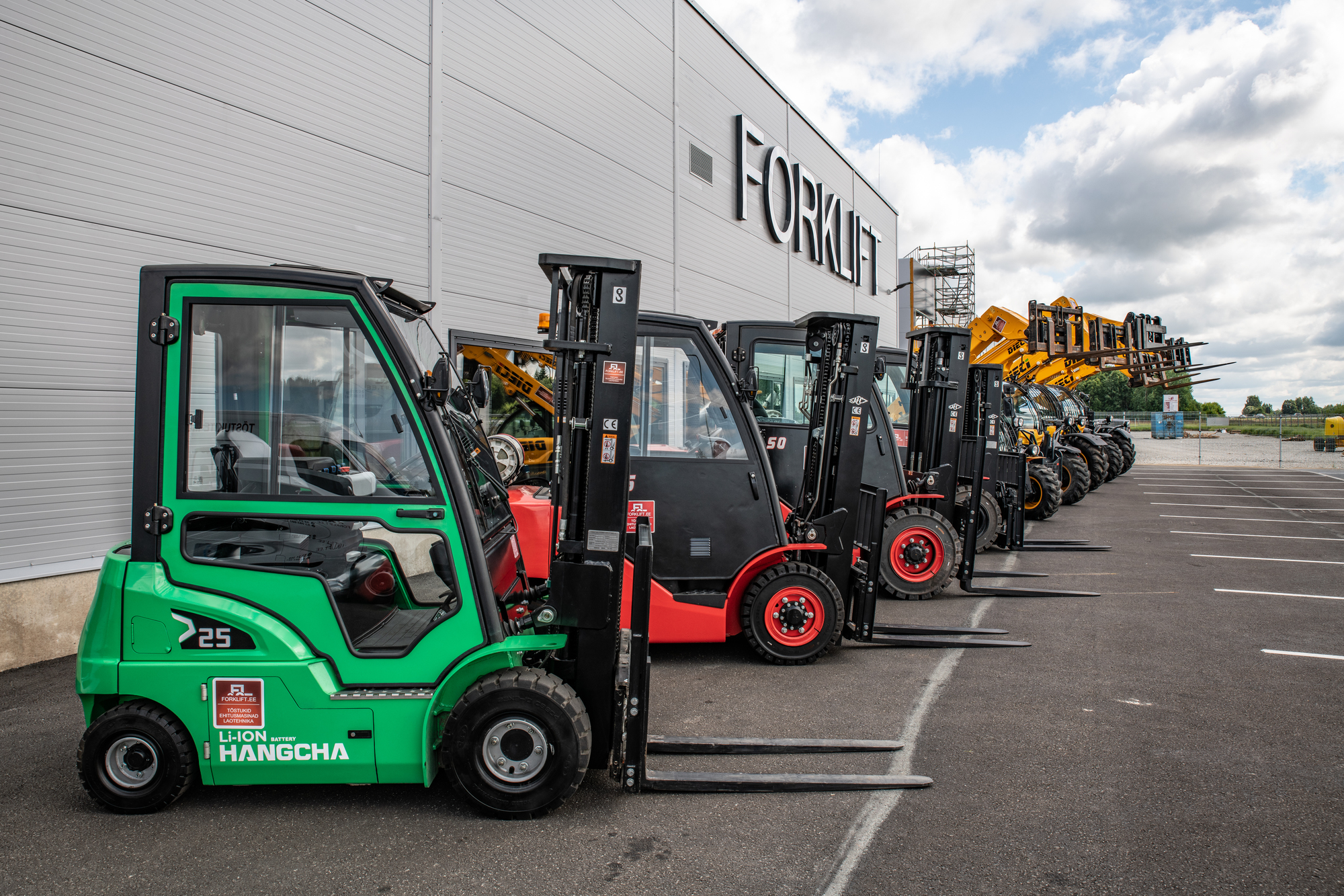 FORKLIFT OU - Material handling equipment - Year: 2022, diesel undefined: picture 2