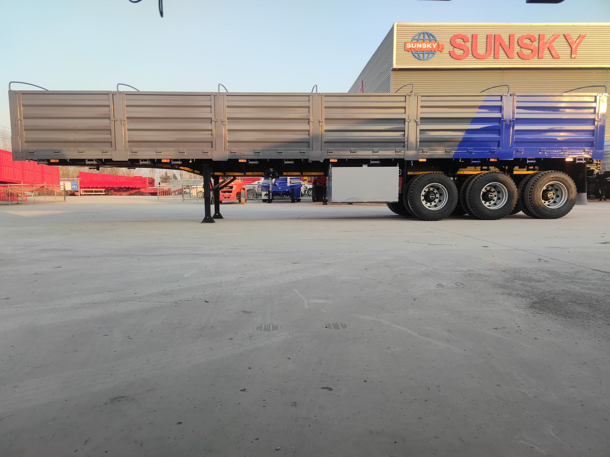 Xiamen Sunsky Vehicle Co.,Ltd - Trucks SINOTRUK HOWO - gearbox: manual undefined: picture 1