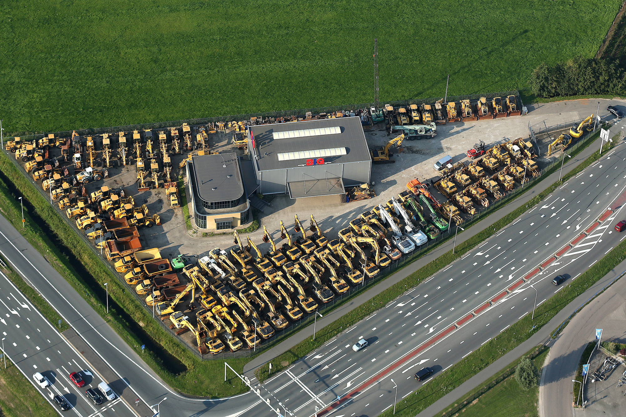 Big Machinery B.V. - Trucks - gearbox: manual undefined: picture 3