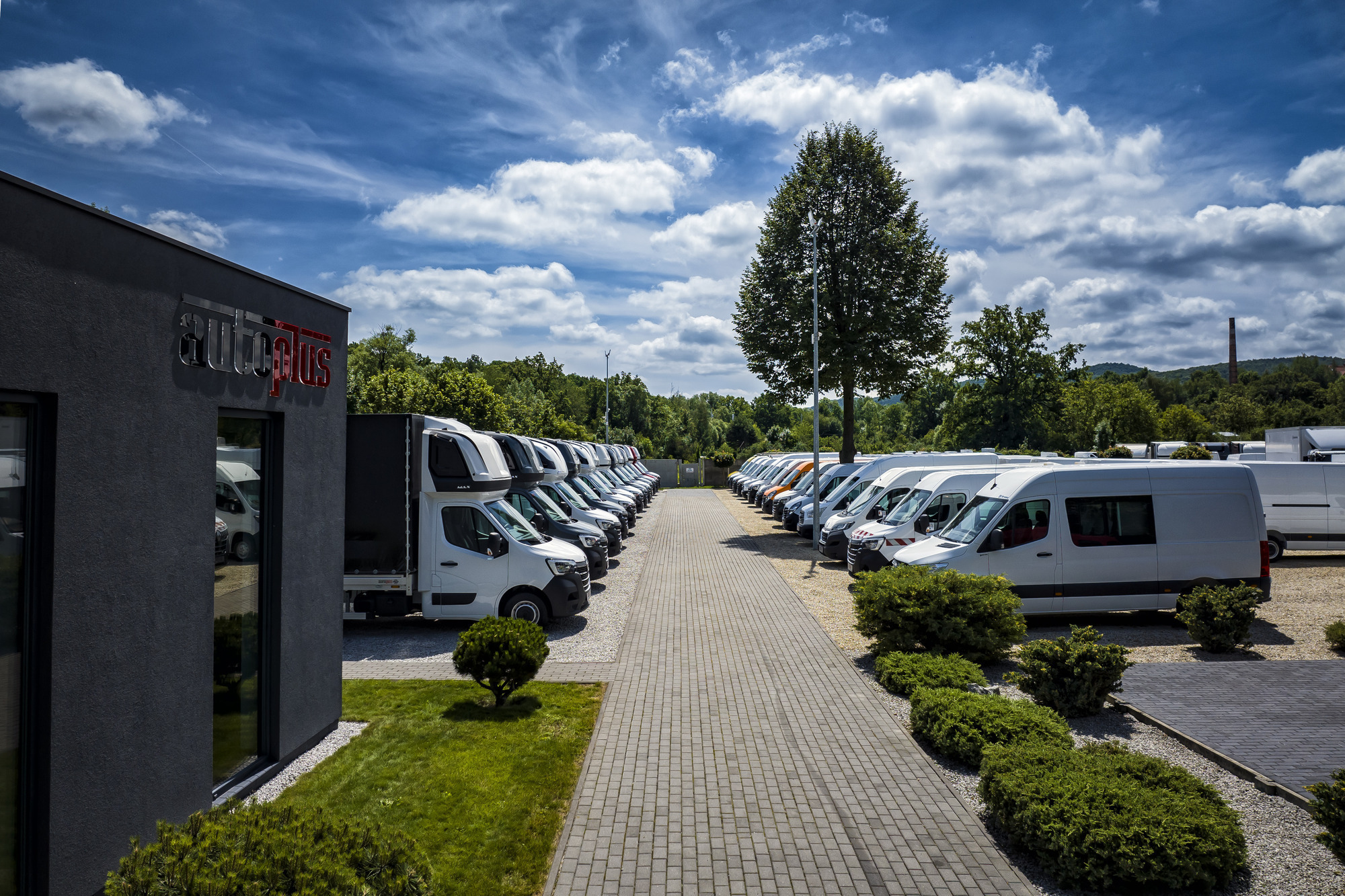 AUTO-PLUS DEALER - Trucks MERCEDES-BENZ undefined: picture 3