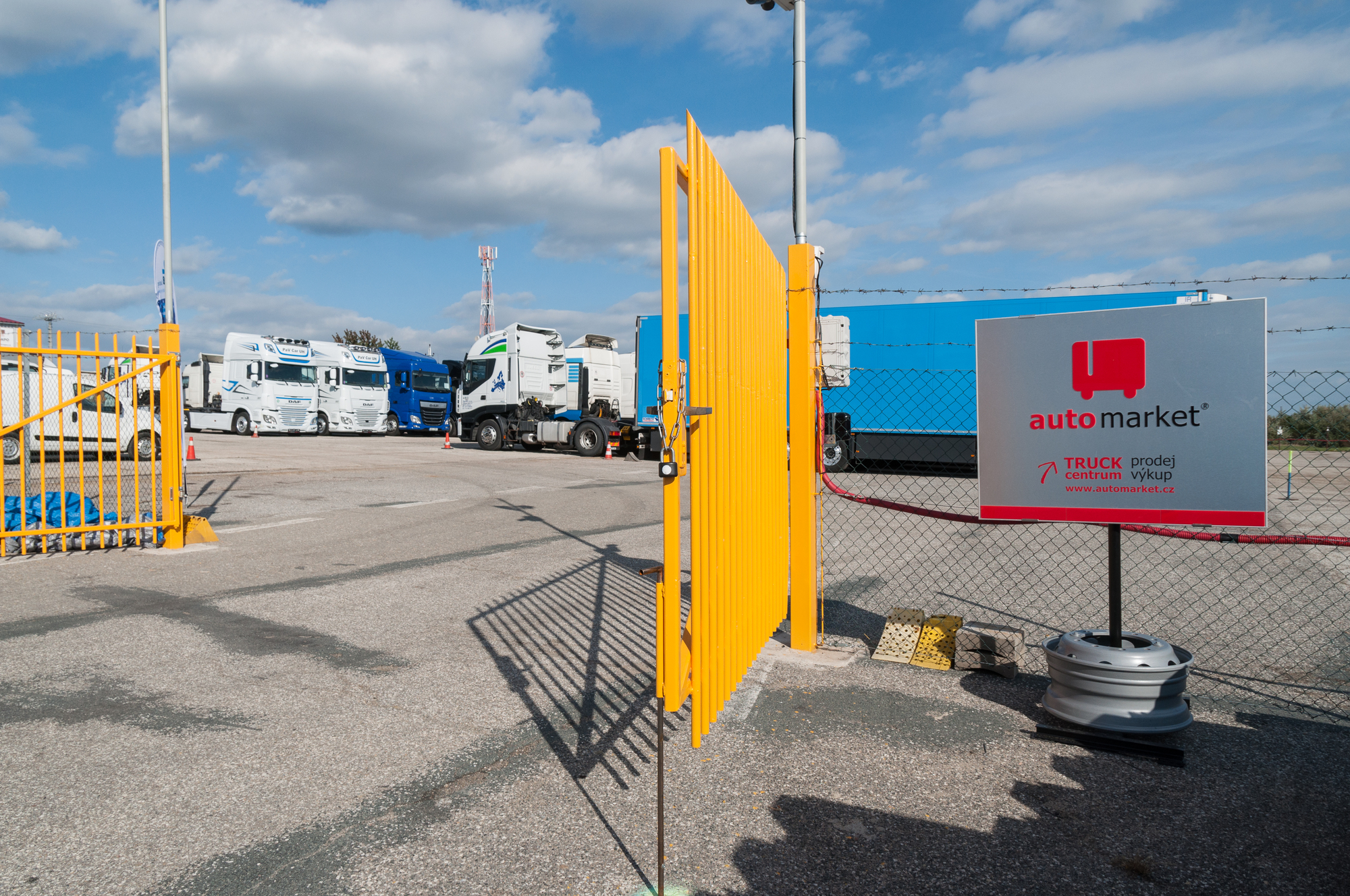 AUTOMARKET TRUCKS s.r.o. - Buses undefined: picture 3